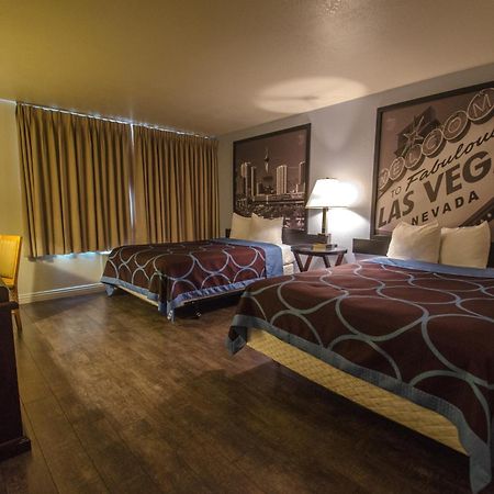 Super 8 By Wyndham Las Vegas North Strip/Fremont St. Area Eksteriør billede