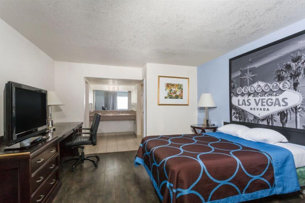 Super 8 By Wyndham Las Vegas North Strip/Fremont St. Area Eksteriør billede