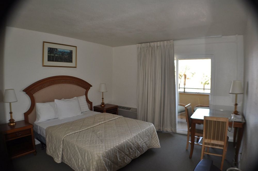 Super 8 By Wyndham Las Vegas North Strip/Fremont St. Area Eksteriør billede