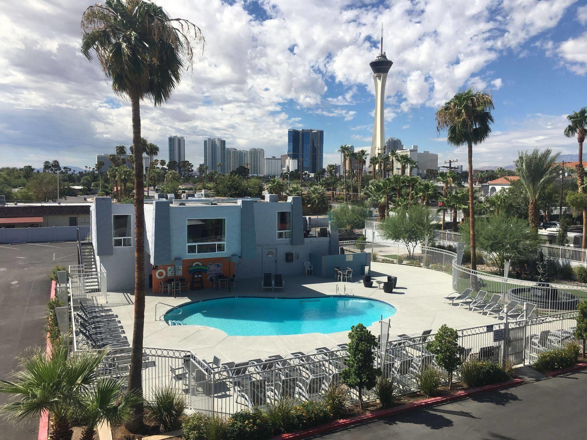 Super 8 By Wyndham Las Vegas North Strip/Fremont St. Area Eksteriør billede