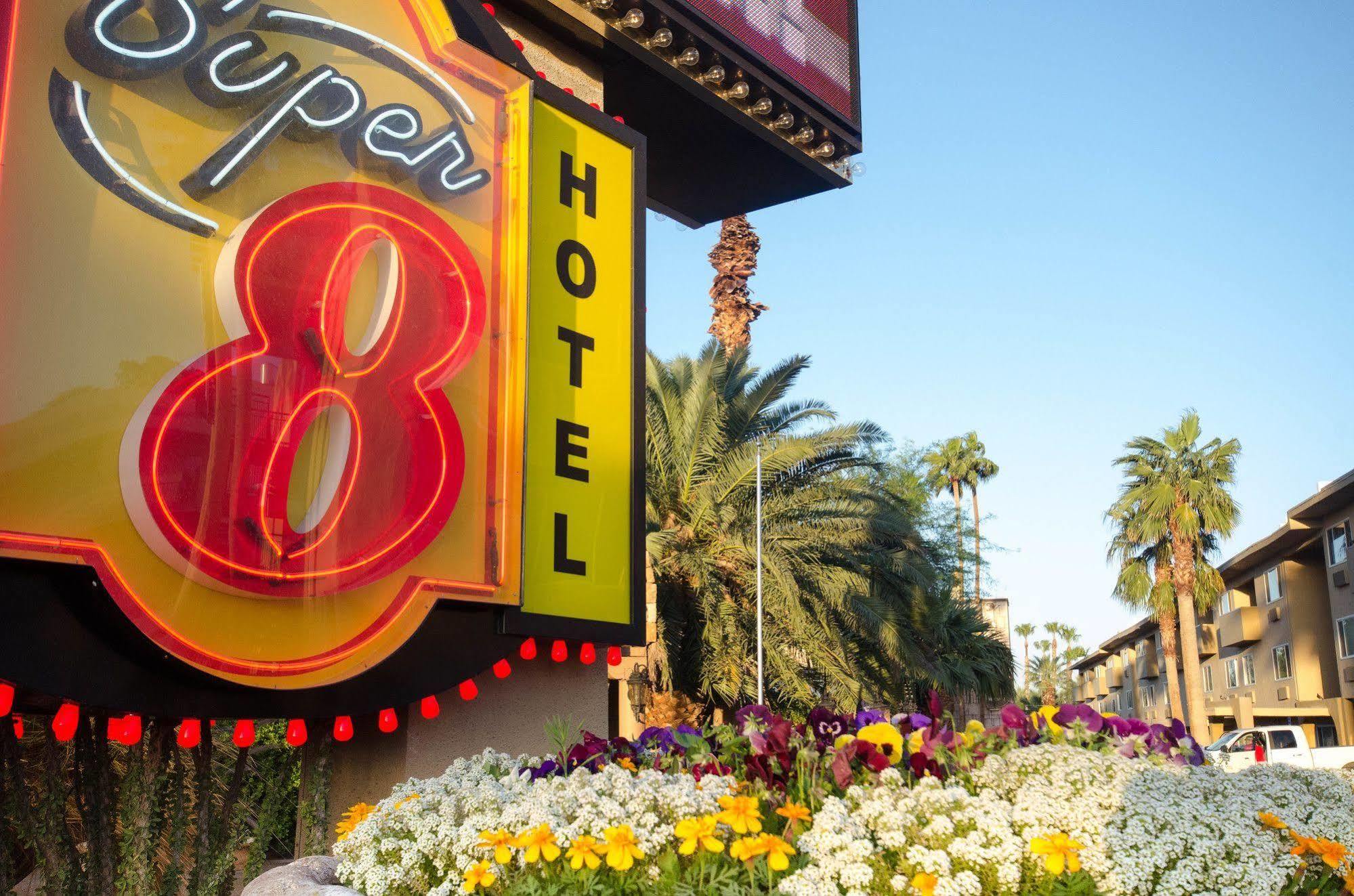 Super 8 By Wyndham Las Vegas North Strip/Fremont St. Area Eksteriør billede